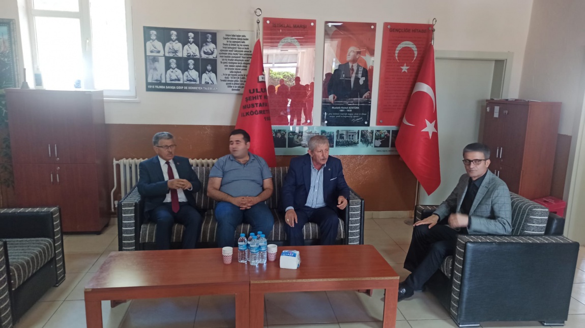 İlçe Kaymakamımız Sayın Ahmet Gökçecik ve Amasya İl Belediye Başkanımız Sayın Mehmet Sarı okulumuzu ziyaret ettiler.