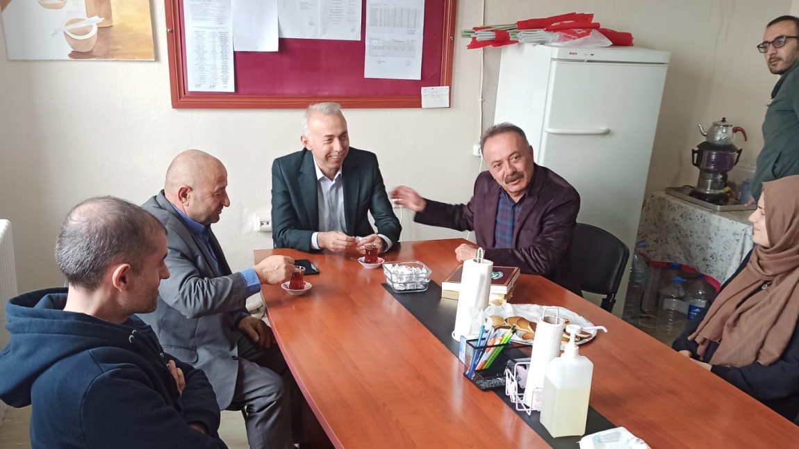 Taşova Belediye Başkanı Sayın Bayram ÖZTÜRK' ten Okulumuza Ziyaret